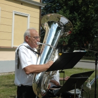 Borkovice 20.07.2019 / POLKAHOLIC, na tubu hraje šéf kapely Werni Blöchinger (CH)